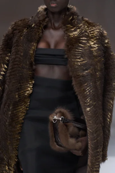 Look 32
